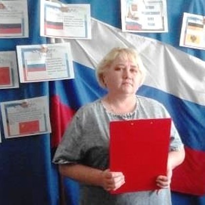 М. Рындина читает свои стихи о флаге России